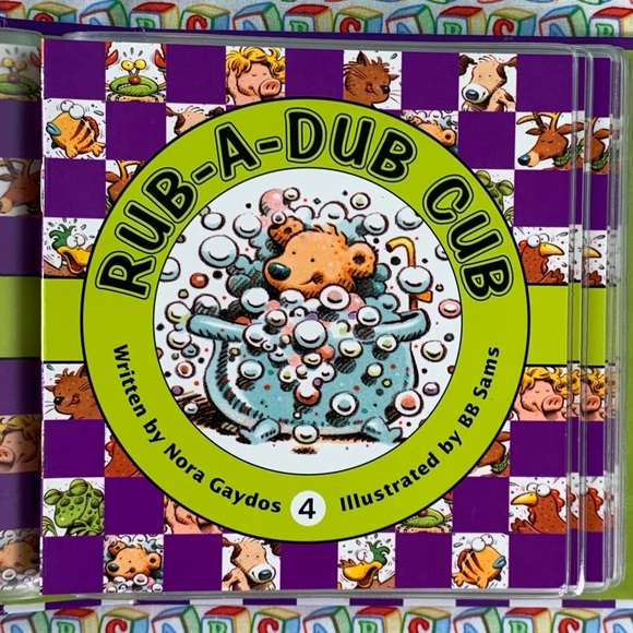 Animal Antics 10 Phonics Books Set. Level 1, Short-Vowel Sounds. - Picture 7 of 16